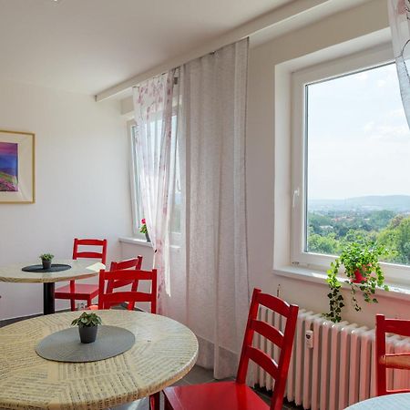 Хостел Cooliving Прага Экстерьер фото